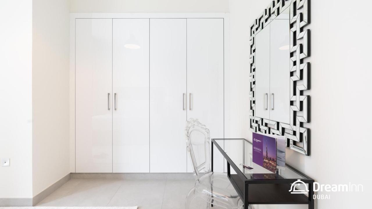 Dream - Marina Arcade Tower Apartment Dubai
